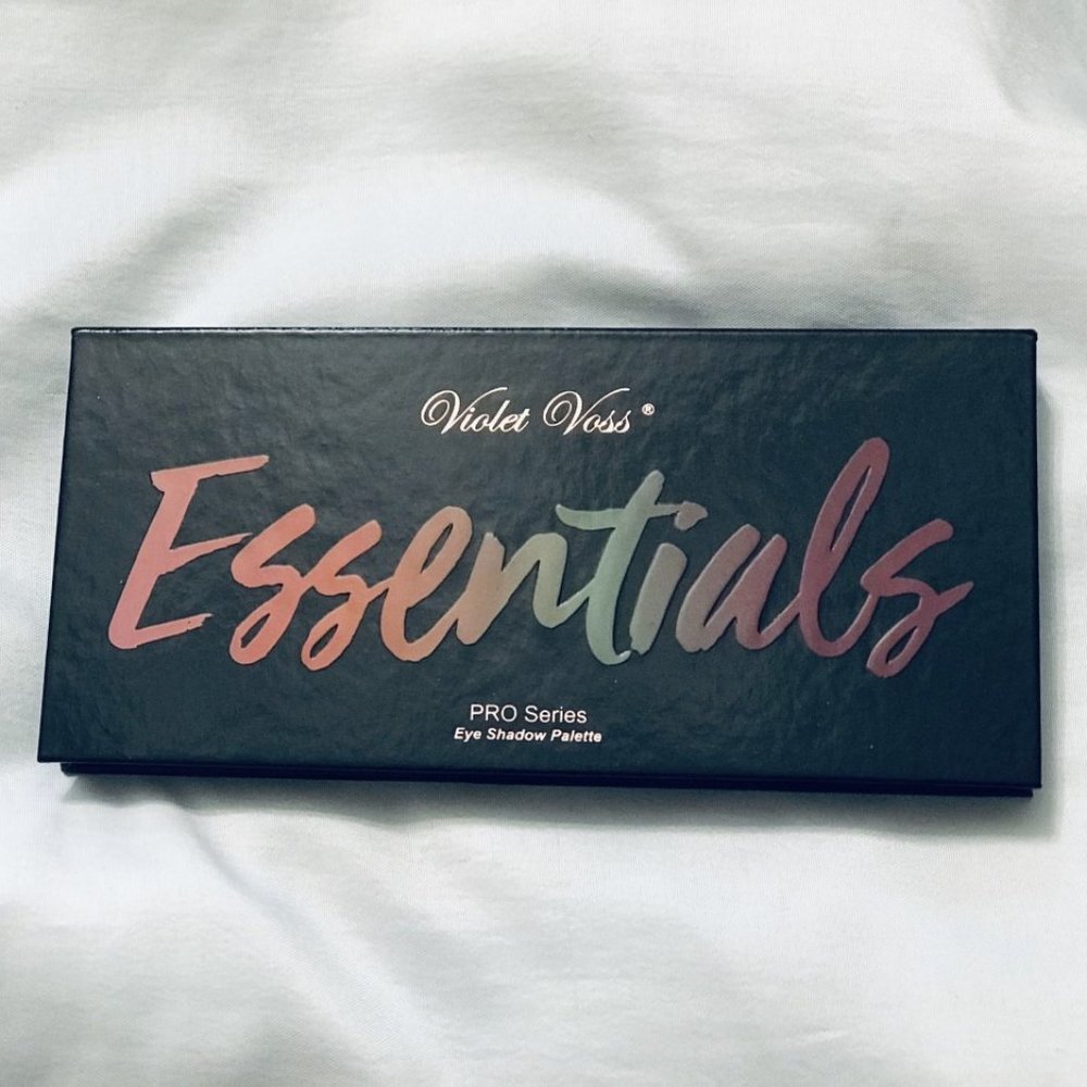 Violet Voss Essentials Palette + free lipgloss